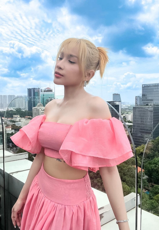 Khả Như chuộng phong cách gợi cảm 'đốt mắt' ở tuổi 35 - Hình 11 Kha Nhu chuong phong cach goi cam 'dot mat' o tuoi 35-Hinh-11