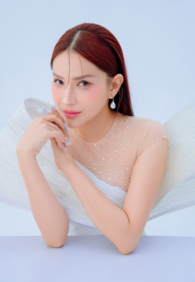 Khả Như chuộng phong cách gợi cảm 'đốt mắt' ở tuổi 35 - Hình 2 Kha Nhu chuong phong cach goi cam 'dot mat' o tuoi 35-Hinh-2