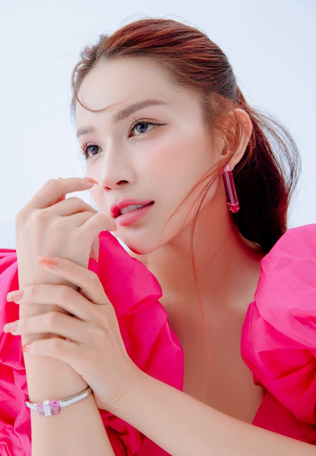 Khả Như chuộng phong cách gợi cảm 'đốt mắt' ở tuổi 35 - Hình 6 Kha Nhu chuong phong cach goi cam 'dot mat' o tuoi 35-Hinh-6