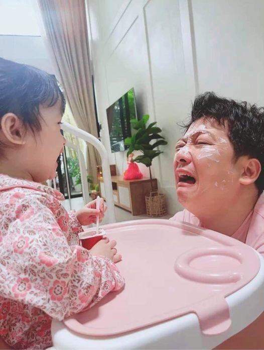 Nhã Phương cứ sơ hở là "dìm hàng" Trường Giang tơi tả - Hình 5 Nha Phuong cu so ho la