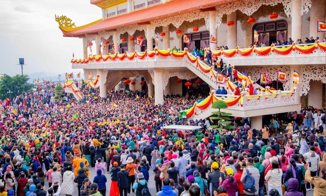 Chùa Ba Vàng chiêm bái tóc Đức Phật: Giáo hội Phật giáo Quảng Ninh nói gì? Chua Ba Vang chiem bai toc Duc Phat: Giao hoi Phat giao Quang Ninh noi gi?