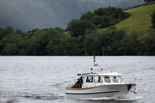 Hàng trăm tình nguyện viên tham gia săn lùng quái vật hồ Loch Ness - Hình 2 Hang tram tinh nguyen vien tham gia san lung quai vat ho Loch Ness-Hinh-2