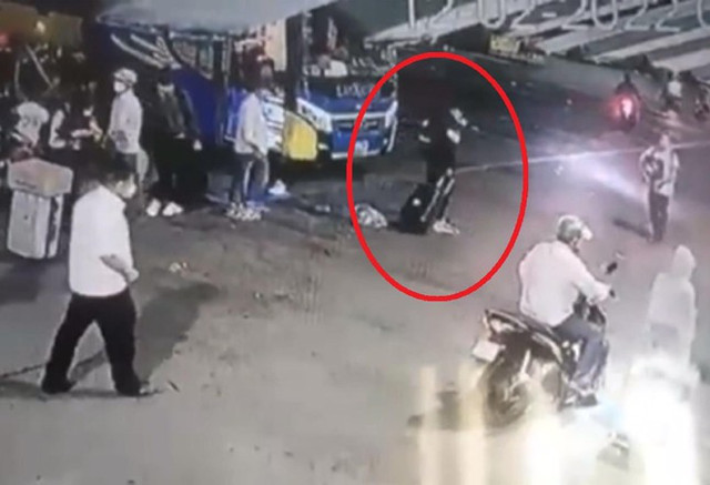 Vụ thi thể nam sinh viên trôi trên sông Sài Gòn: Chưa có dấu hiệu án mạng - Hình 2 Vu thi the nam sinh vien troi tren song Sai Gon: Chua co dau hieu an mang-Hinh-2