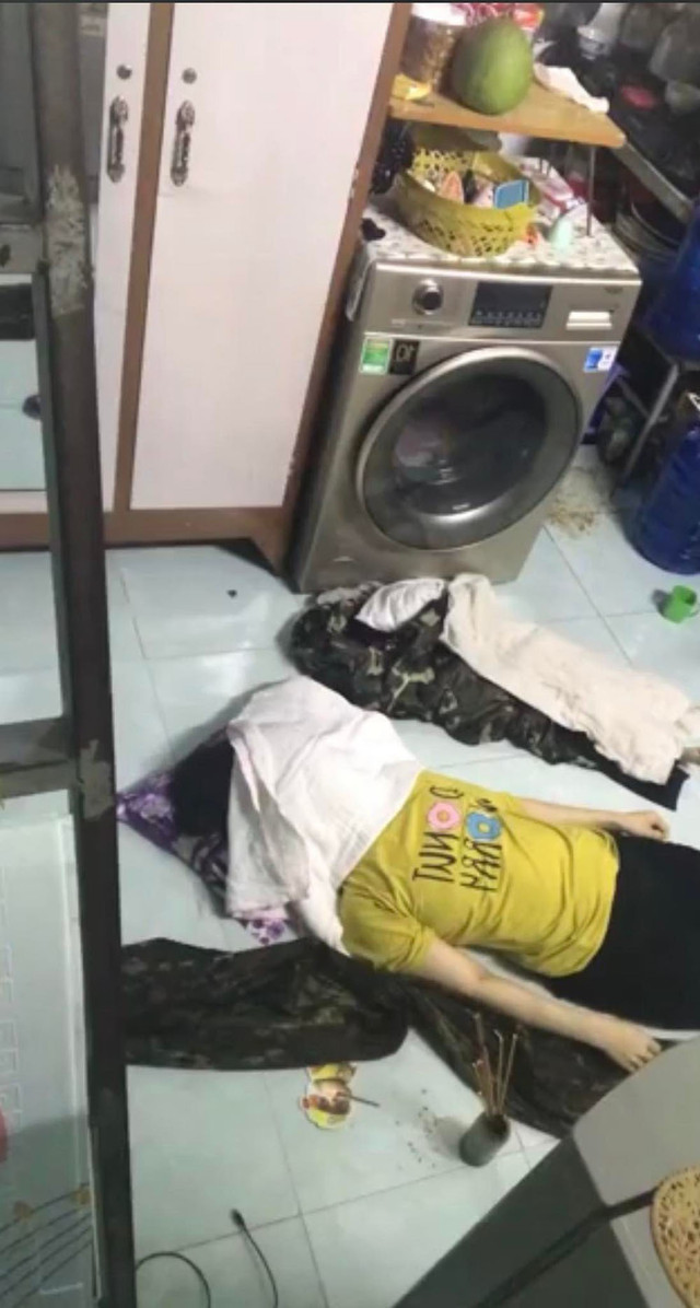Hai mẹ con tử vong bất thường, con nằm trong máy giặt Hai me con tu vong bat thuong, con nam trong may giat