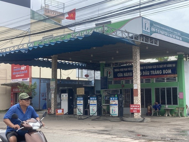 Biển báo hết xăng “độc nhất vô nhị” ở Đồng Nai - Hình 4 Bien bao het xang “doc nhat vo nhi” o Dong Nai-Hinh-4