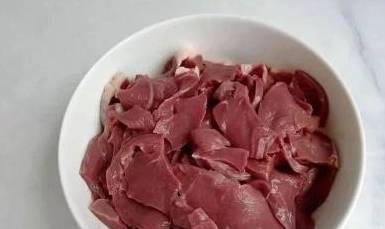 Cách nấu món tim lợn cực bổ, giảm chứng mất ngủ - Hình 3 Cach nau mon tim lon cuc bo, giam chung mat ngu-Hinh-3