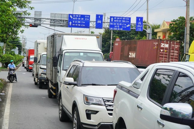 Xăng giảm 4 lần hơn 7.000 đồng/lít: Bao giờ tan “bão” giá? - Hình 2 Xang giam 4 lan hon 7.000 dong/lit: Bao gio tan “bao” gia?-Hinh-2