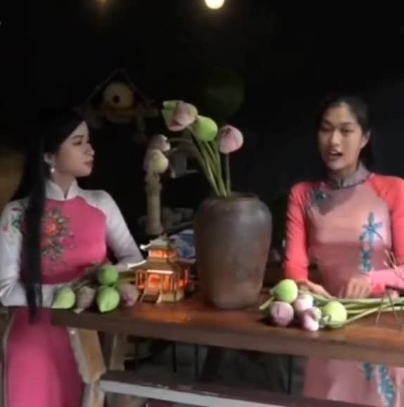Thiên Ân bị dìm hàng với loạt ảnh từ thời làm MC truyền hình Thien An bi dim hang voi loat anh tu thoi lam MC truyen hinh