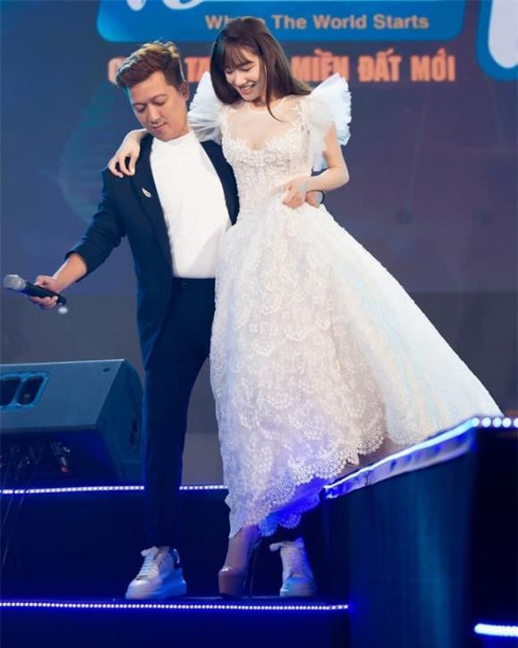 Ai bảo tình yêu trong showbiz chóng tan, hãy nhìn những đôi này! - Hình 9 Ai bao tinh yeu trong showbiz chong tan, hay nhin nhung doi nay!-Hinh-9