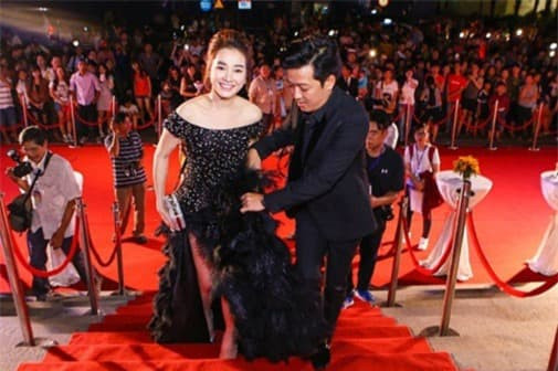Ai bảo tình yêu trong showbiz chóng tan, hãy nhìn những đôi này! - Hình 8 Ai bao tinh yeu trong showbiz chong tan, hay nhin nhung doi nay!-Hinh-8