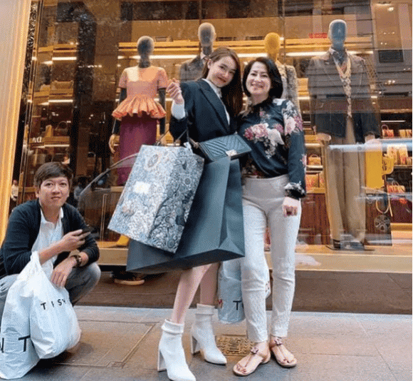 Ai bảo tình yêu trong showbiz chóng tan, hãy nhìn những đôi này! - Hình 7 Ai bao tinh yeu trong showbiz chong tan, hay nhin nhung doi nay!-Hinh-7
