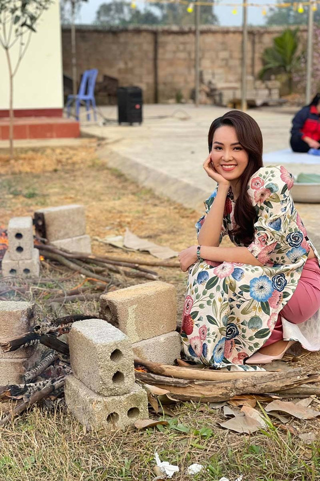 Á hậu Thụy Vân chia sẻ hậu trường đi làm ngày dịch A hau Thuy Van chia se hau truong di lam ngay dich