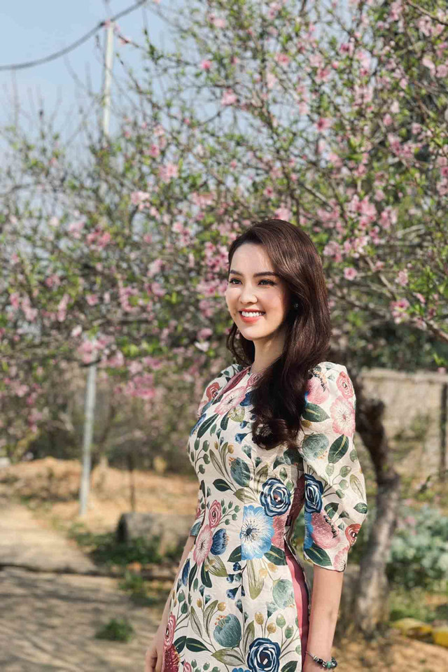 Á hậu Thụy Vân chia sẻ hậu trường đi làm ngày dịch - Hình 4 A hau Thuy Van chia se hau truong di lam ngay dich-Hinh-4