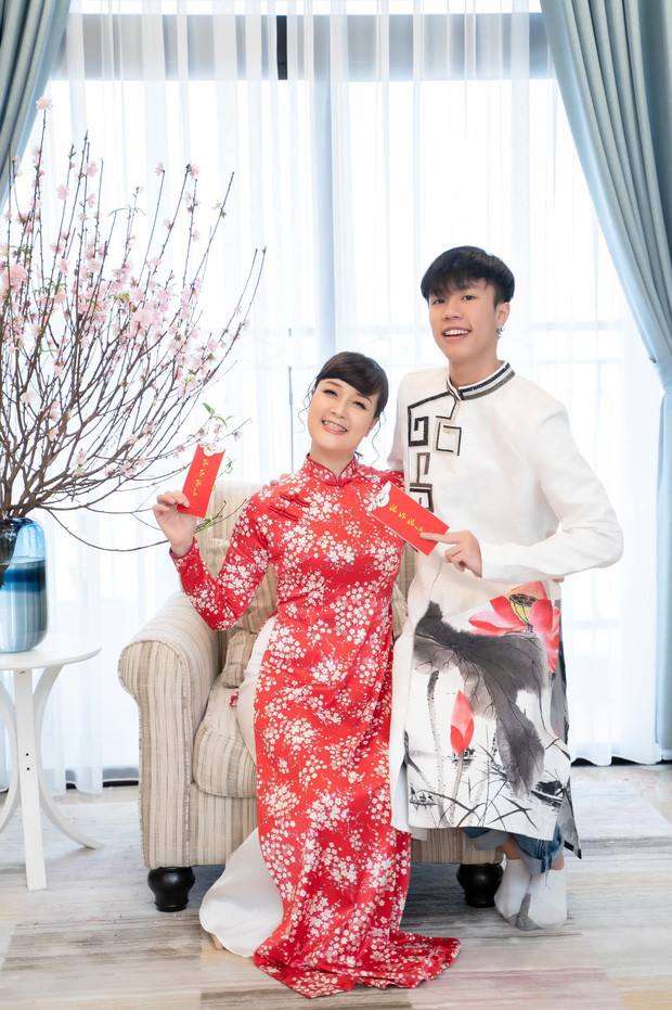 Ngỡ ngàng trước ngoại hình như hot boy của con trai Vân Dung - Hình 5 Ngo ngang truoc ngoai hinh nhu hot boy cua con trai Van Dung-Hinh-5