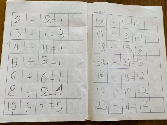 5 tuổi, con trai Thu Minh đã biết đọc truyện, làm toán thành thạo - Hình 3 5 tuoi, con trai Thu Minh da biet doc truyen, lam toan thanh thao-Hinh-3