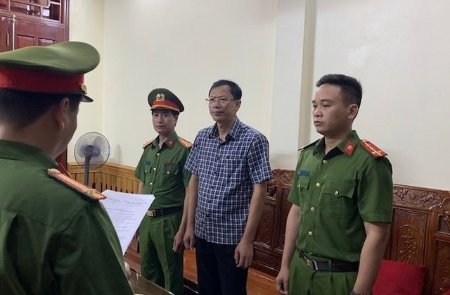 Hiệu trưởng Trường Cao đẳng công nghiệp Thanh Hoá bị khai trừ khỏi Đảng Hieu truong Truong Cao dang cong nghiep Thanh Hoa bi khai tru khoi Dang