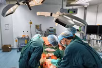 Phẫu thuật 'bắc cầu động mạch khoeo' giữ lại chân cho chàng trai trẻ