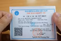 Sắp ngừng cấp thẻ BHYT giấy, người dân cần lưu ý gì?