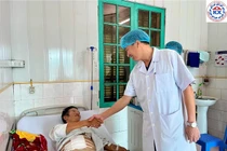 Cứu sống cụ ông 75 tuổi bị thủng túi thừa ruột non, áp xe lan rộng