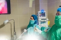 Lấy khối u quái chứa xương, răng, tóc cho nữ bệnh nhân 21 tuổi