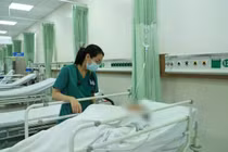 17 người nhập viện nghi ngộ độc do ăn bánh mì tại TP HCM