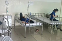 Điều tra vụ nghi ngộ độc thực phẩm khiến hàng chục công nhân nhập viện 