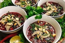 Hai người tử vong sau khi ăn tiết canh lợn ở Hưng Yên