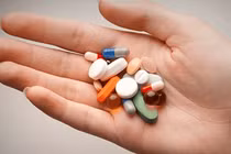 Dùng thuốc kháng sinh không đúng theo chỉ định nguy hiểm thế nào?