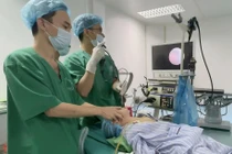 Bé 3 tuổi ở Quảng Trị bị kim chọc tủy kẹt trong đường thở trong lúc làm răng