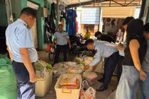 Hà Nội xử phạt hai cơ sở kinh doanh thực phẩm nhập lậu gần 70 triệu