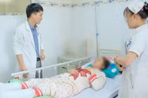 Một phụ nữ 39 tuổi gãy cột sống do thang máy rơi