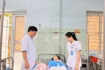 Loại bỏ khối u nang buồng trứng bị xoắn cho một thai phụ