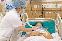 Tiêm botox làm đẹp tại nhà, hai phụ nữ liệt toàn thân nguy kịch