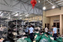 Một cơ sở kinh doanh quần áo không rõ xuất xứ ở Ninh Bình bị phạt 45 triệu