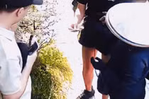 Phạt người "chặt chém" khách Tây 850.000 đồng một chiếc nón lá ở phố cổ