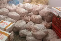 Phát hiện gần 1 tấn chân gà, thịt trâu bẩn ở Hà Nội