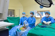 Phẫu thuật nội soi cột sống không gây mê, xu hướng điều trị hiện đại