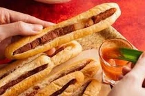 Nhiều cư dân tại một chung cư ở TP HCM nghi ngộ độc sau khi ăn bánh mì que