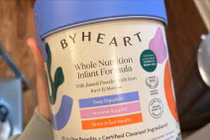 Mỹ thu hồi sữa công thức ByHeart sau lo ngại ngộ độc trẻ sơ sinh