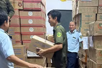 Thu giữ gần 25 tấn sữa bột nghi hàng giả ở Long An