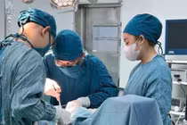 Bóc tách khối u tuyến cận giáp hiếm gặp cho người đàn ông 46 tuổi