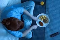 Mối liên hệ giữa ăn khuya và ung thư trực tràng