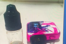 Nam sinh bị rối loạn tâm thần và hành vi do sử dụng thuốc lá điện tử