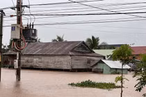 Mưa lũ ở miền Trung khiến 50 người chết và mất tích