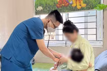 Cấp cứu bé 8 tháng tuổi ngộ độc thuốc nhỏ mũi 