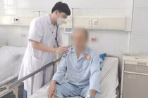 Uống rượu mỗi ngày, người đàn ông phải thay huyết tương, lọc máu