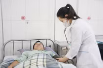 Phẫu thuật nội soi thành công khối u trung thất sát cột sống