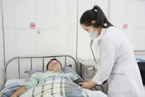 Phẫu thuật nội soi thành công khối u trung thất sát cột sống