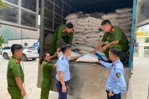 Tạm giữ hơn 3 tấn đường cát nhập lậu ở Nghệ An