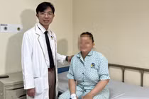 Phẫu thuật khẩn cấp cứu sống bệnh nhân xuất huyết dưới não hiếm gặp